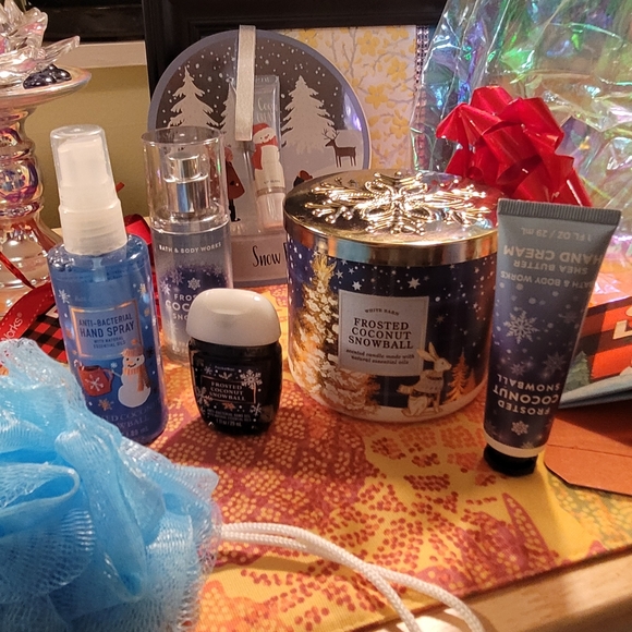 Frosted coconut snowball 8pc gift set Bath&Body works Nwt - Picture 2 of 13